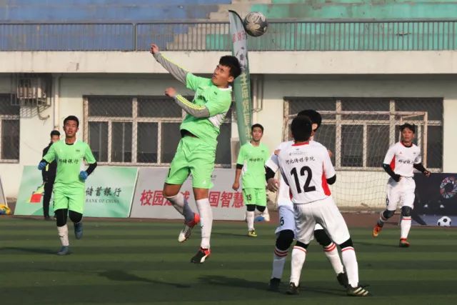 哈登39+9+11约基奇空砍28+14+11 快船险胜掘金