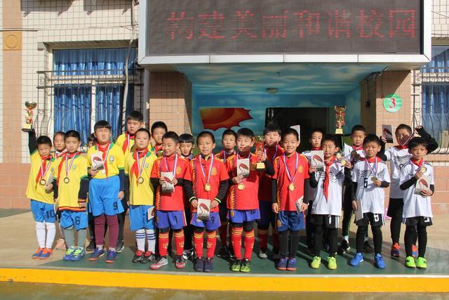 直击山东泰山4-2逆转 瓦科“救赎” 谢文能拼出胜利